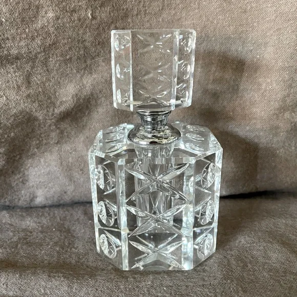Oleg Cassini cut crystal perfume bottle - Picture 1 of 5